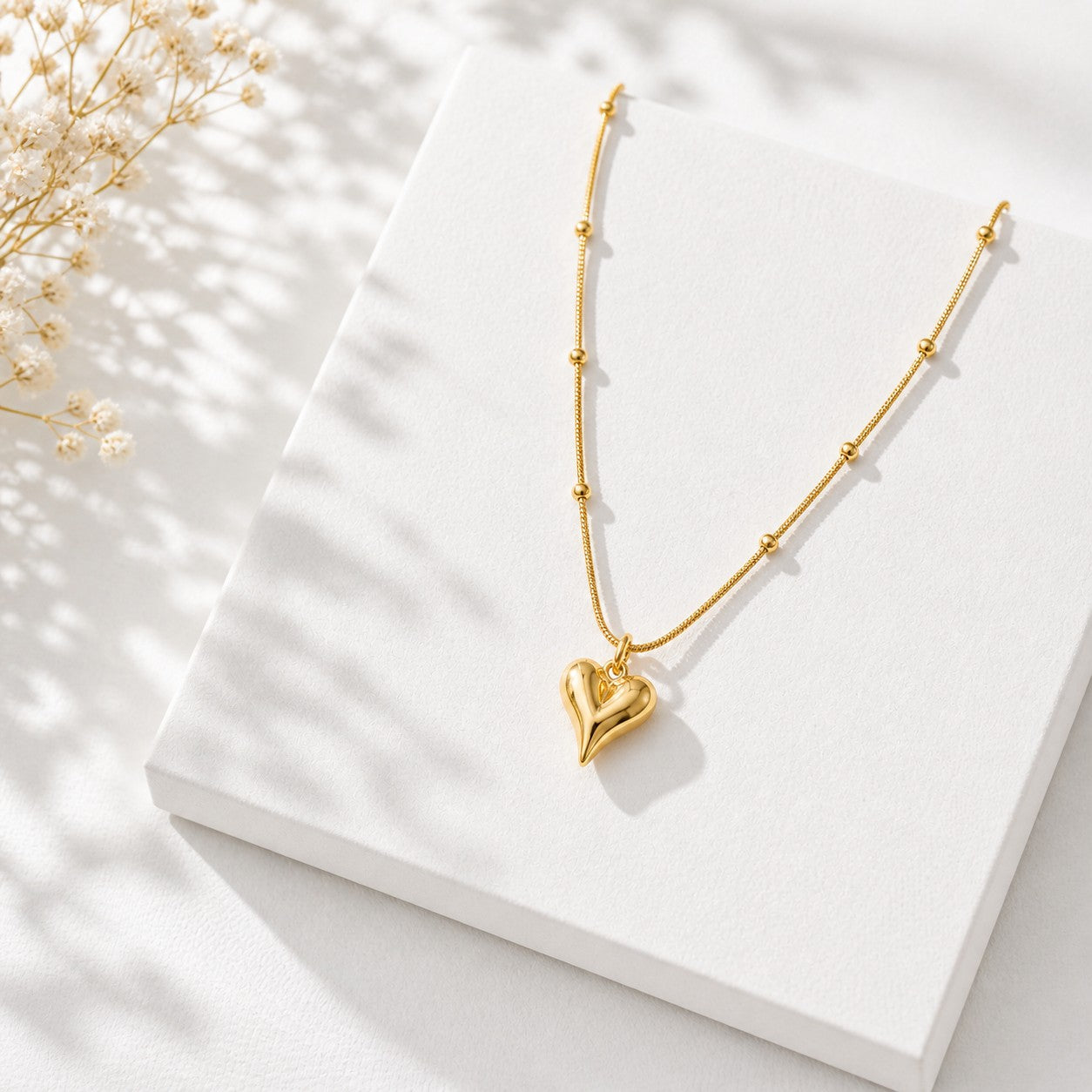 Minimal Gold Heart Pendant Necklace