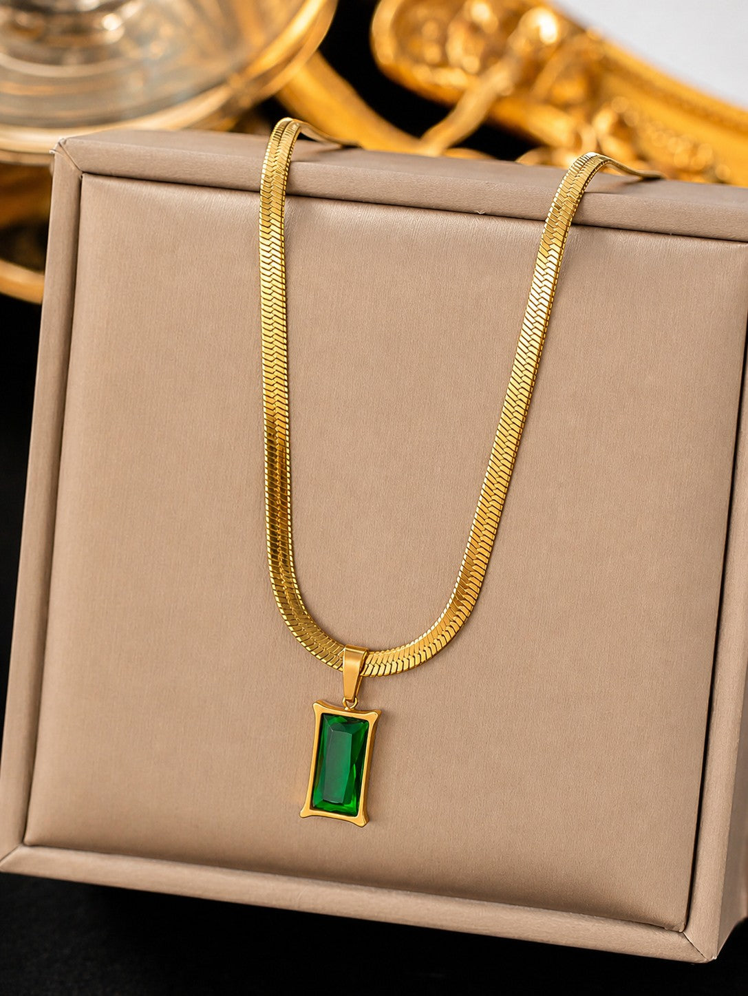 Gold Emerald Green Pendant Necklace
